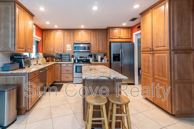 Building Photo - 915 Woodleaf Way