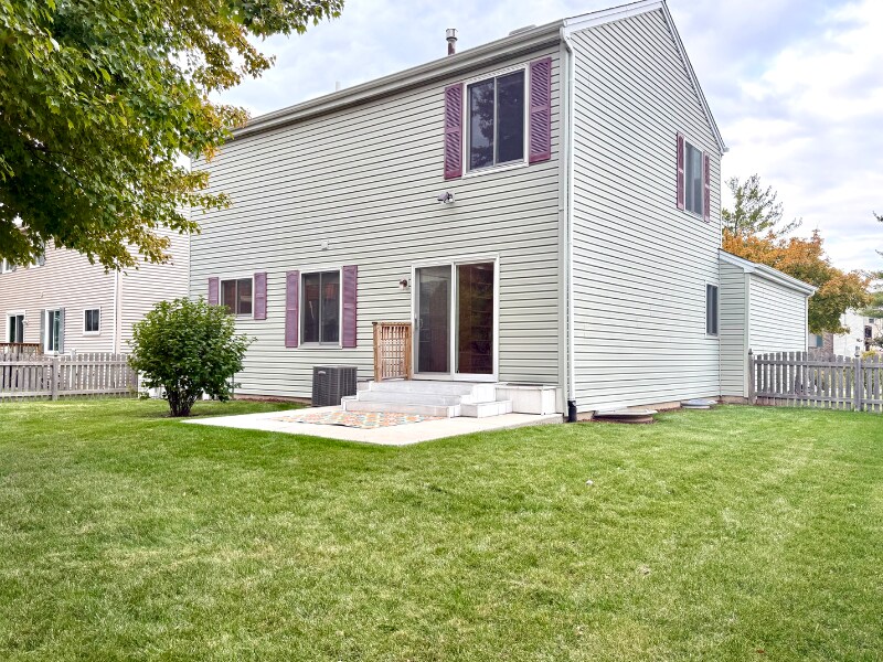 Building Photo - 2449 Carlton Dr