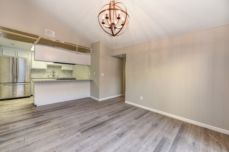 Building Photo - 6933 Trovita Way