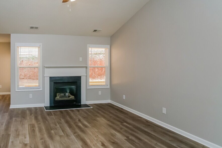 Building Photo - 225 Comet Ct