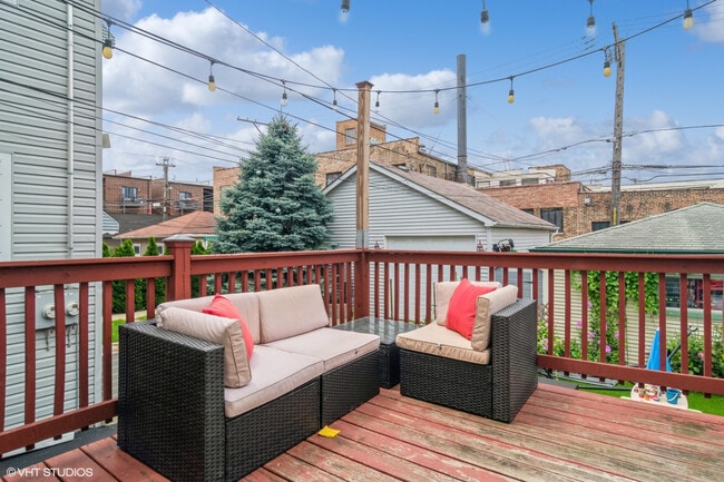 Building Photo - 4024 N Maplewood Ave