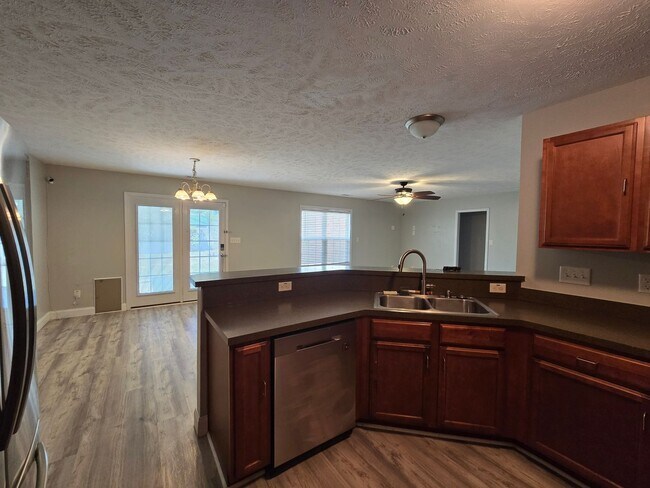 Building Photo - 362 Broad Dr