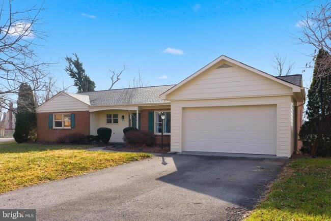 Building Photo - 413 Briarmont Dr