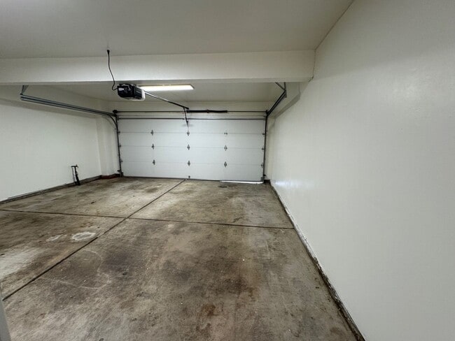 Building Photo - Total remodel - New kitchen, new bathroom, new appliances, new electrical, new paint, new floors