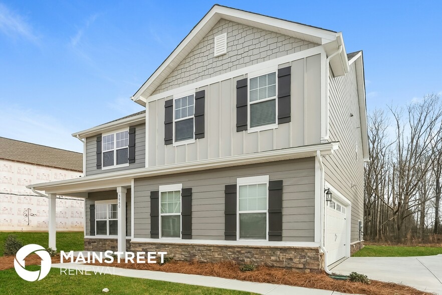 Building Photo - 3900 Allenby Pl