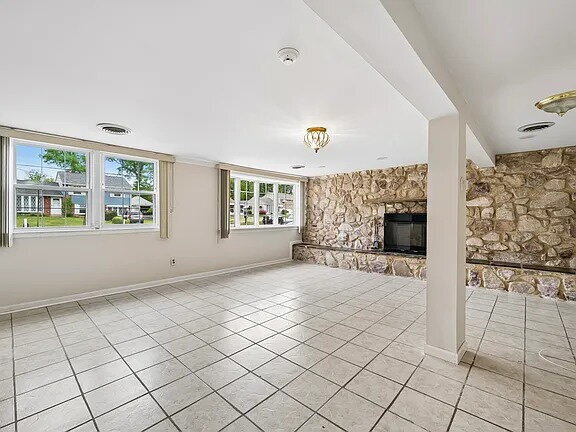 Building Photo - This well-maintained 3-bedroom, 1.5-bath split-level in Twin Oaks Farms is move-in ready