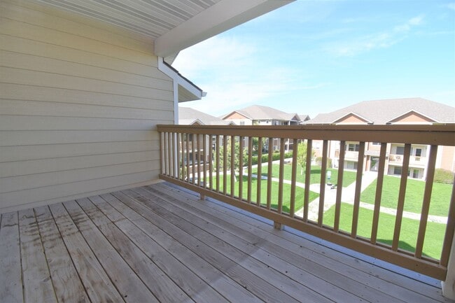 Building Photo - Beautiful Baxter Springs Condo with detach...