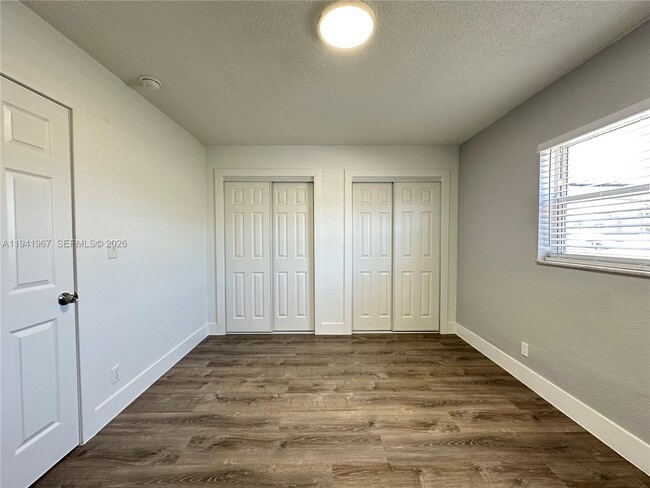 Building Photo - 3660 NE 11th Ave