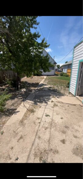 Building Photo - 1410 E Orman Ave
