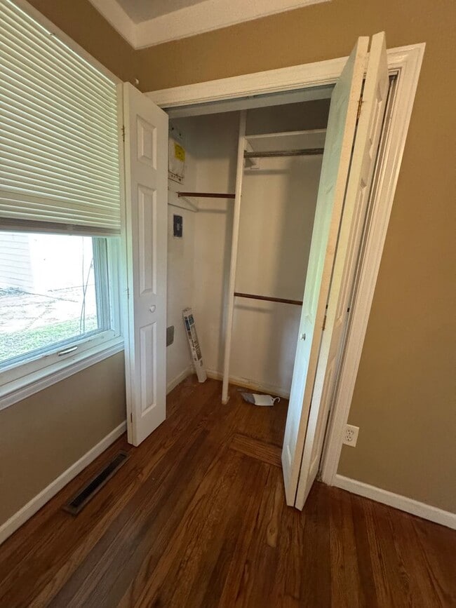 Building Photo - 2 Bedroom Home In Eastpointe