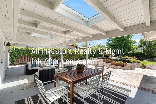 Building Photo - 4959 Park Dr