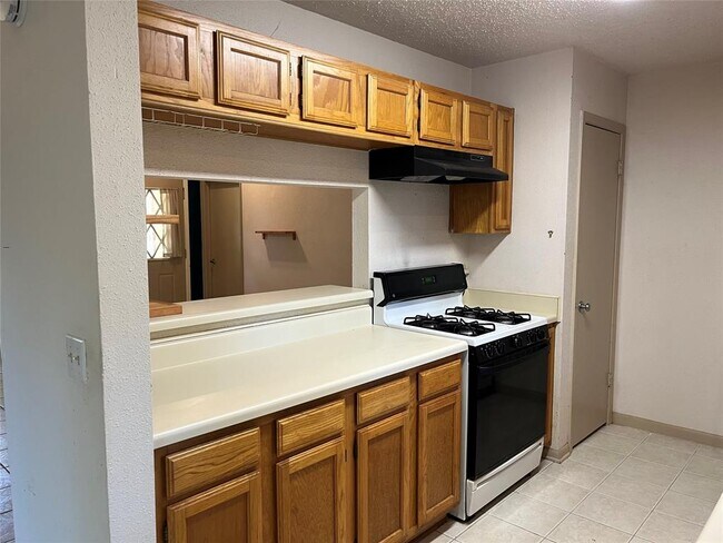 Building Photo - 9618 Oldenburg Ln