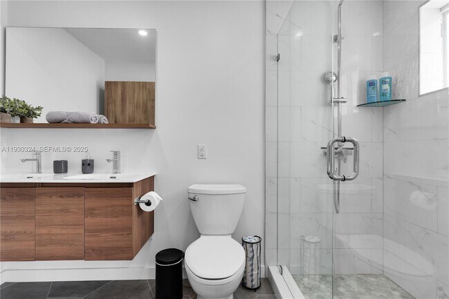 Building Photo - 617 NW 30th Ct