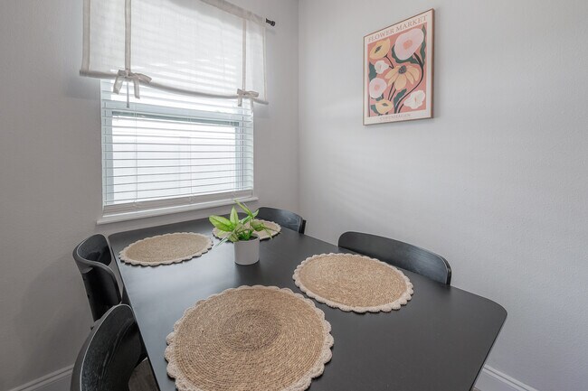 Building Photo - 2400 34th Ave N