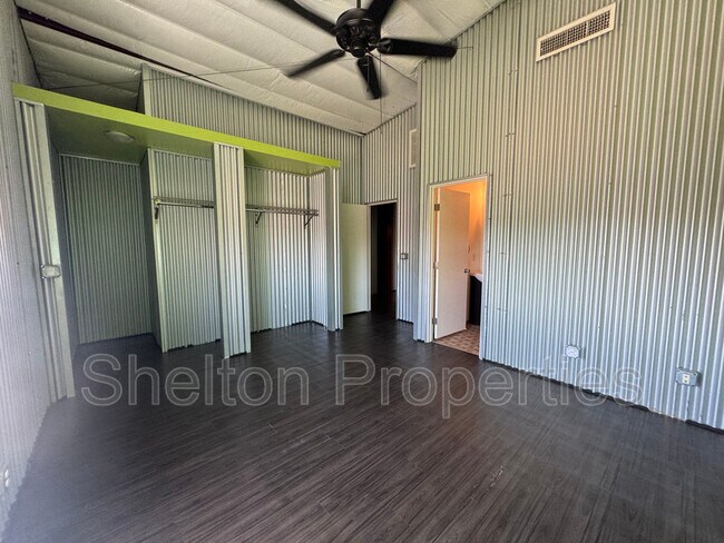 Building Photo - 2121 W Hayward Ave