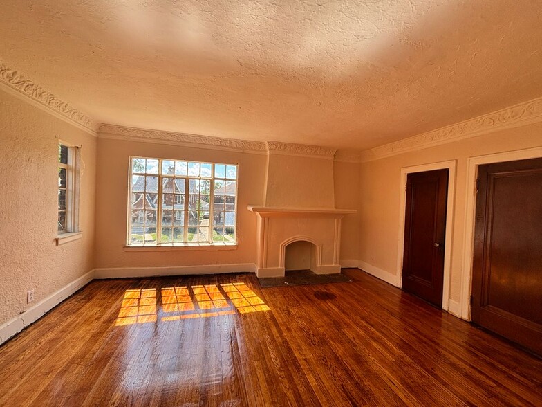 Building Photo - 17606 Roselawn St