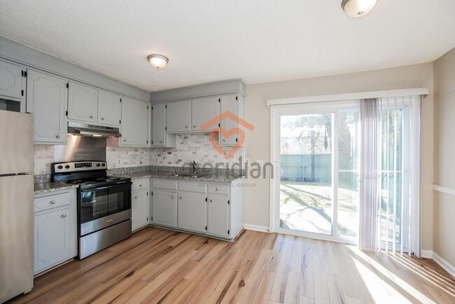 Building Photo - Charming 2-Bedroom Townhome in Prime West Ashley Location