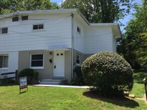 Building Photo - 10717 Maple St