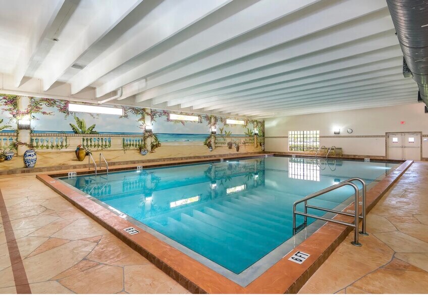 Covered pool Club - 3004 Cornwall a