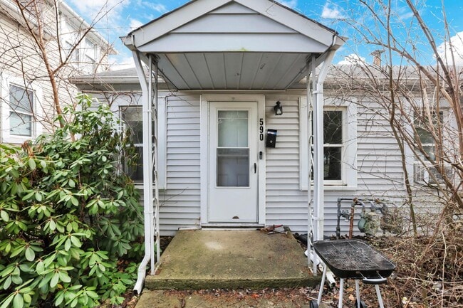 Building Photo - 590-592-592 Robinwood Ave