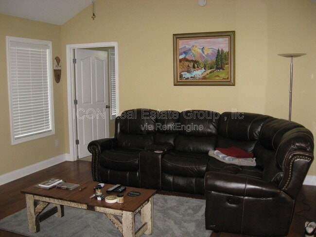 Building Photo - 285 Erica Ln SE