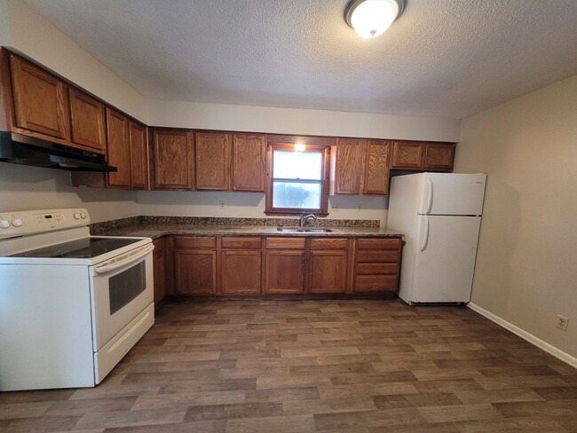 Building Photo - Four Bedroom Single-Family Home