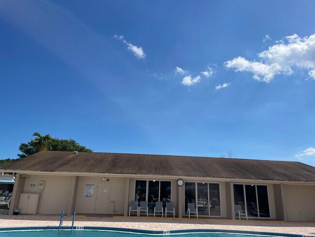 Building Photo - 705 Lori Dr