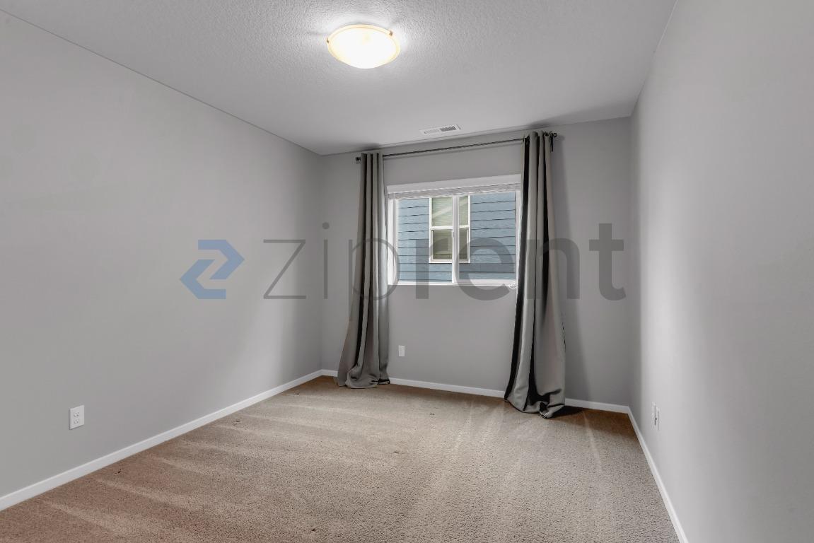 Building Photo - Unit