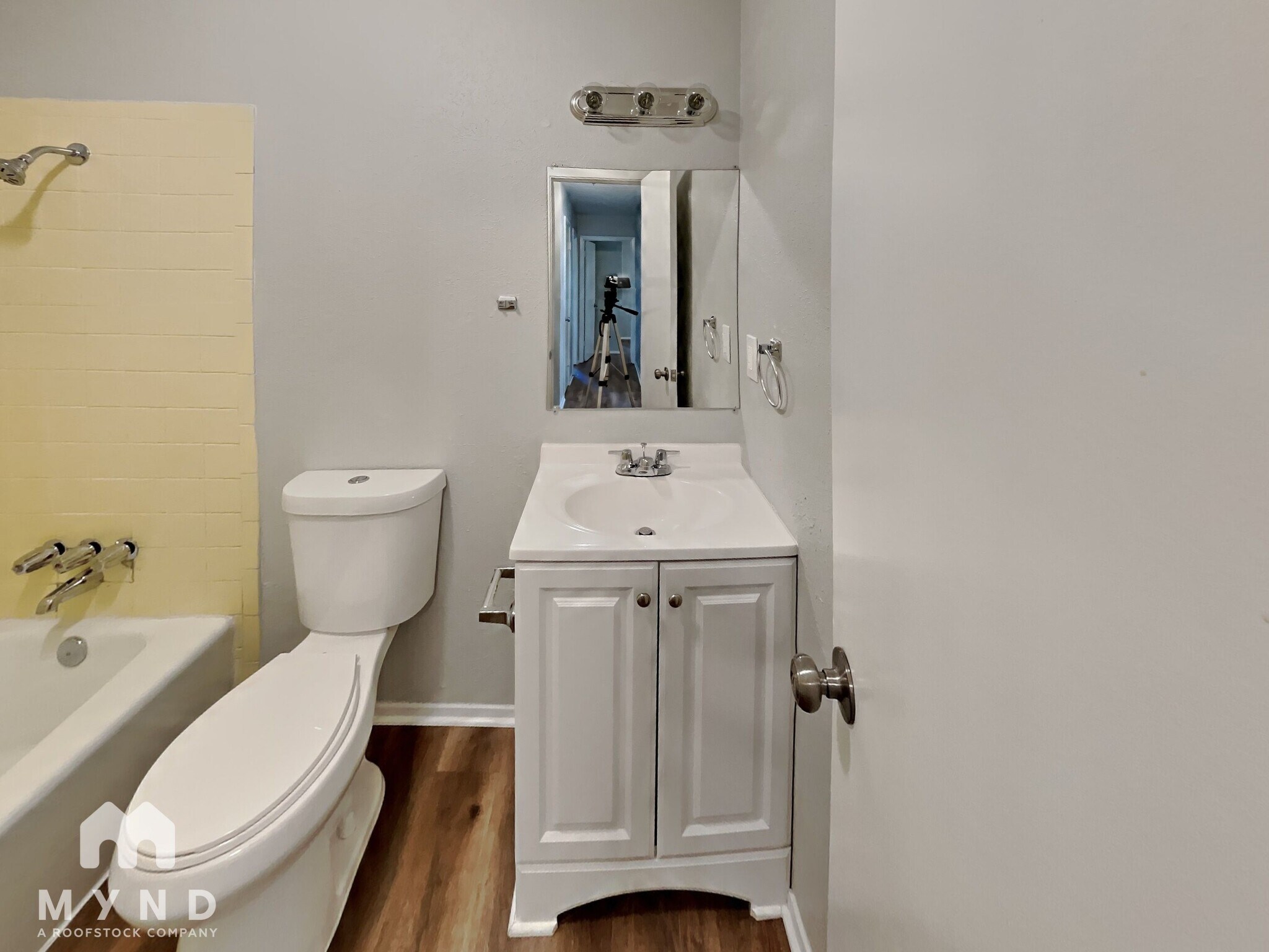 Building Photo - 3451 Pebbleshores Dr