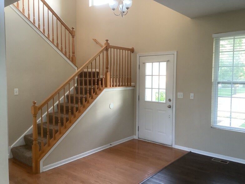 Building Photo - 605 Country Brook Ln