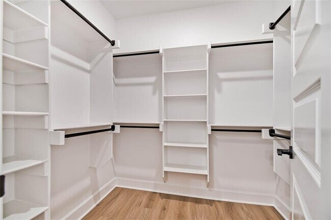 Building Photo - 247 Kinross Dr