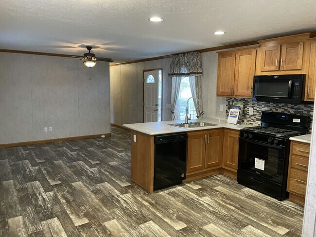 Building Photo - 638 Birchwood Dr