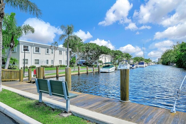 Building Photo - 6279 Bay Club Dr