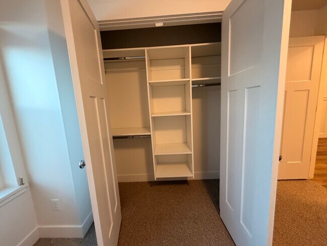 Building Photo - HC 528 C