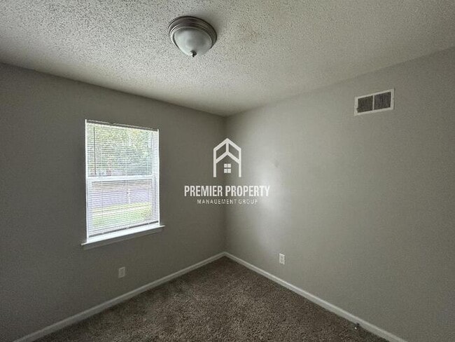 Building Photo - 6570 Ridgewood Rd