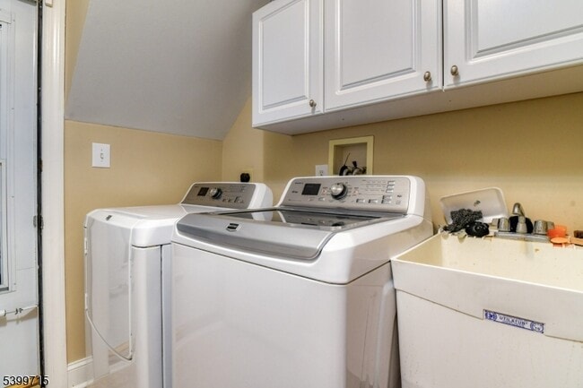 Building Photo - 5 Hidden Valley Way