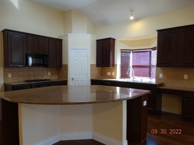 Building Photo - 9975 Red Cedar Dr