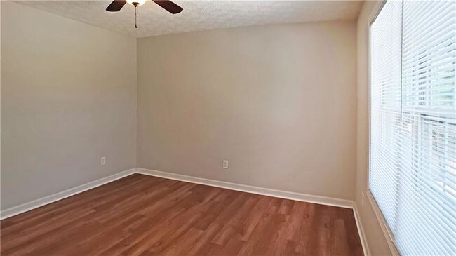 Building Photo - 2885 Center St