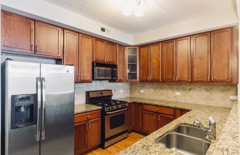Building Photo - 6444 W Belmont Ave