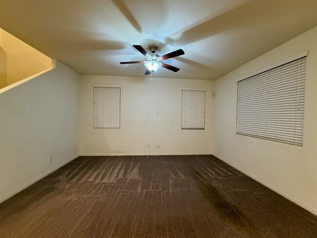 Building Photo - Beautiful 2260sqft 3bed 2.5bath with tile downstairs, carpet in Den & Living Room