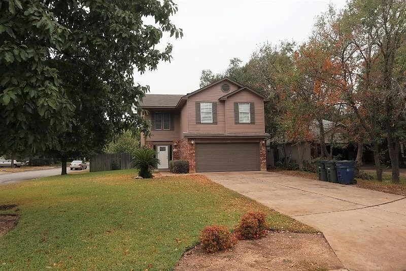 FRONT OF HOUSE - 1105 sorrel ct