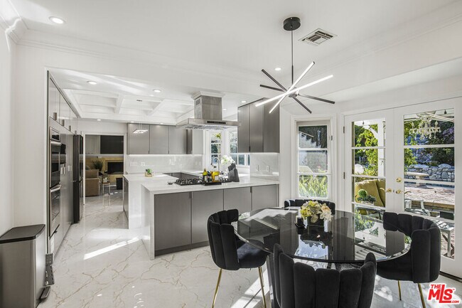 Building Photo - 6111 County Oak Rd