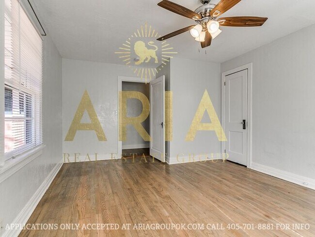 Building Photo - COMING SOON! 2 Bed/2 Bath Duplex Super Clo...