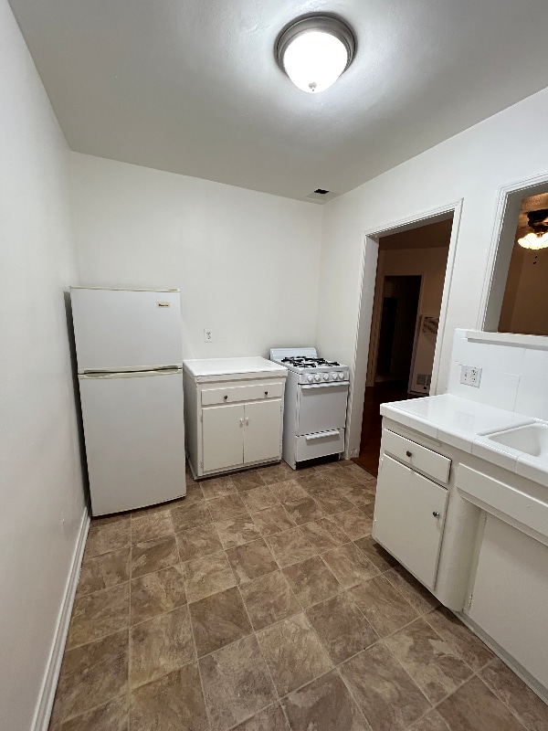 Building Photo - 1737 Sycamore Ave