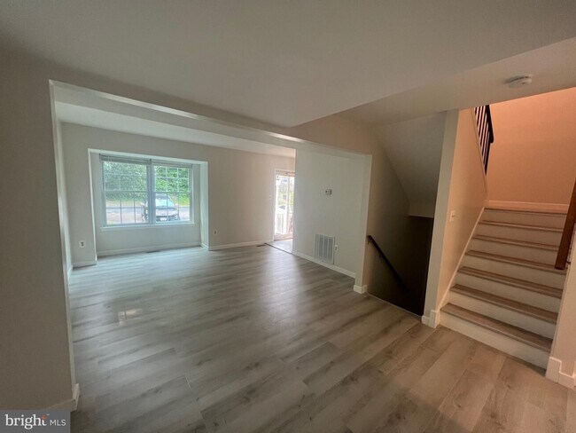 Building Photo - 4200 Gerry Ln
