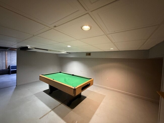 Building Photo - Welcome home to this beautifully maintained two-story townhome nestled on a quiet cul-de-sac in G...