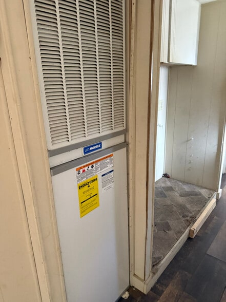 Building Photo - 1009 N Eve St