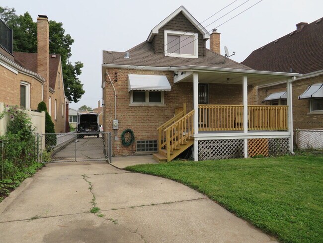 Building Photo - 6957 W Fletcher St