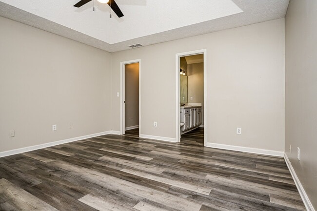 Building Photo - 819 Sweetwater Way