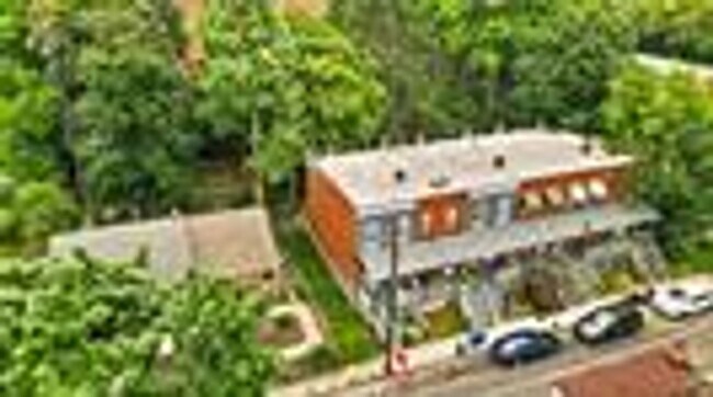 Building Photo - 516 Borland St